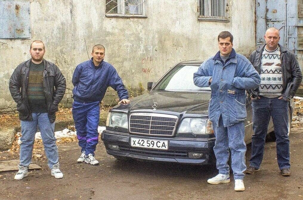 Рэкетиры хотели заставить пасечника с женой платить дань, но не учли, что старики в прошлом партизанили