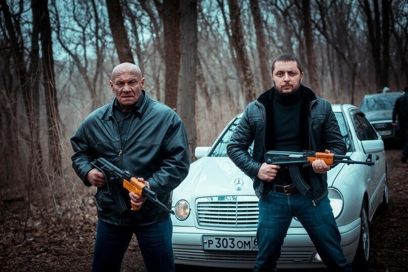 Рэкетиры хотели заставить пасечника с женой платить дань, но не учли, что старики в прошлом партизанили