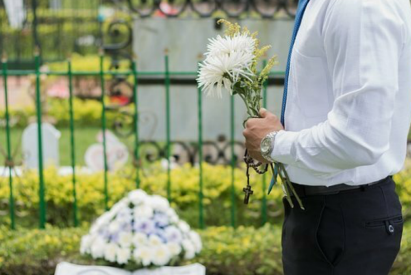 Чи чують нас померлі на кладовіщі и як правильно «розмовляти» з покійнімі