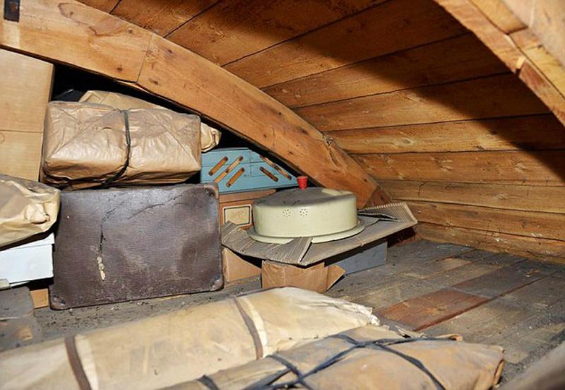 Чоловік смікнув за непрімітну Мотузку на горіщі и знайшов схованку, залишенню ще 70 років тому